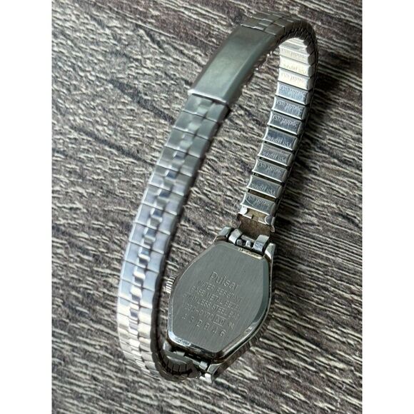Vintage Pulsar Silver Tone Watch Women's V230-0170 ( Needs a battery) - Picture 2 of 2